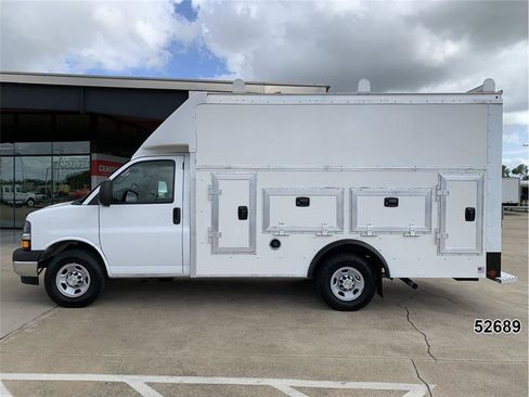 Used 2022 Chevrolet Express 3500 w/ Power Convenience Package RWD image 4