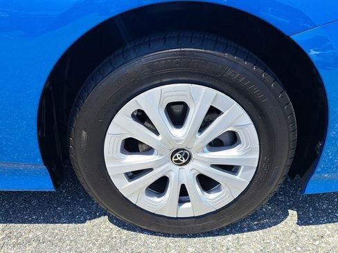 Used 2021 Toyota Prius L Eco image 11