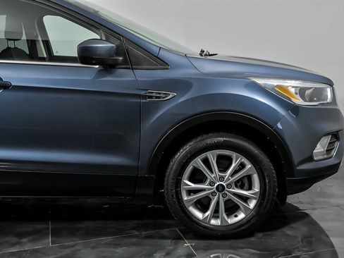 Used 2018 Ford Escape SE image 12