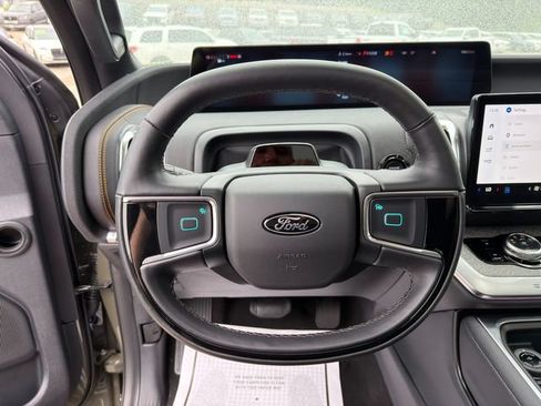Used 2025 Ford Expedition Tremor AWD/4WD image 57