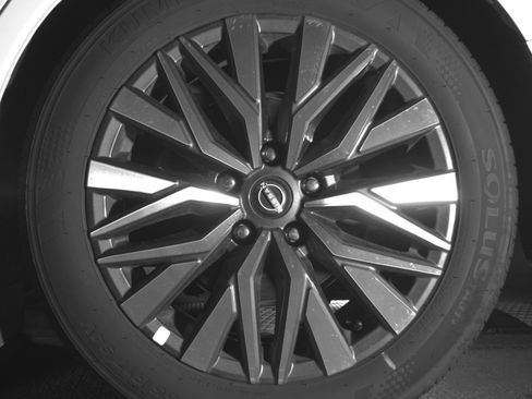 Used 2025 Nissan Altima 2.5 SV FWD image 14