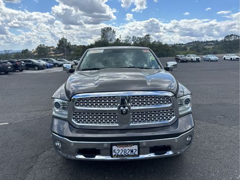 Used 2018 RAM 1500 Laramie w/ Convenience Group AWD/4WD image 2