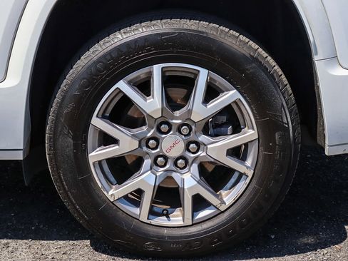 Used 2020 GMC Acadia SLT w/ Driver Alert Package II FWD image 10