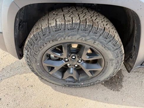 Used 2014 Jeep Cherokee Trailhawk w/ Comfort/Convenience Group AWD/4WD image 11