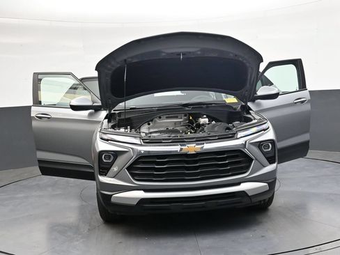 Used 2025 Chevrolet TrailBlazer LT AWD/4WD image 30