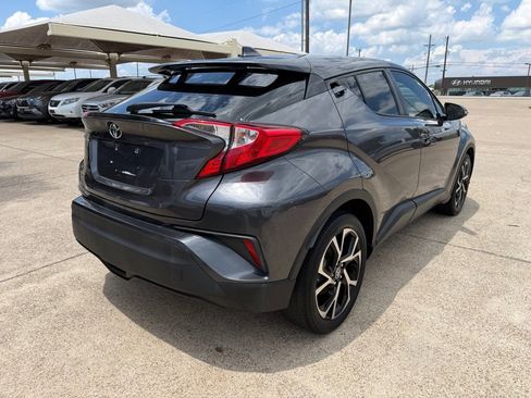 Used 2021 Toyota C-HR XLE FWD image 7