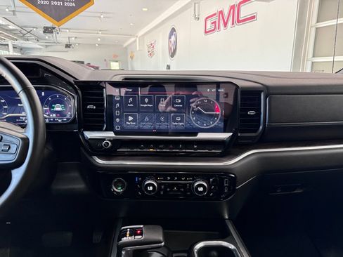 Used 2023 GMC Sierra 1500 SLT w/ SLT Premium Package AWD/4WD image 19