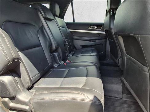 Used 2017 Ford Explorer XLT w/ Equipment Group 202A FWD image 20