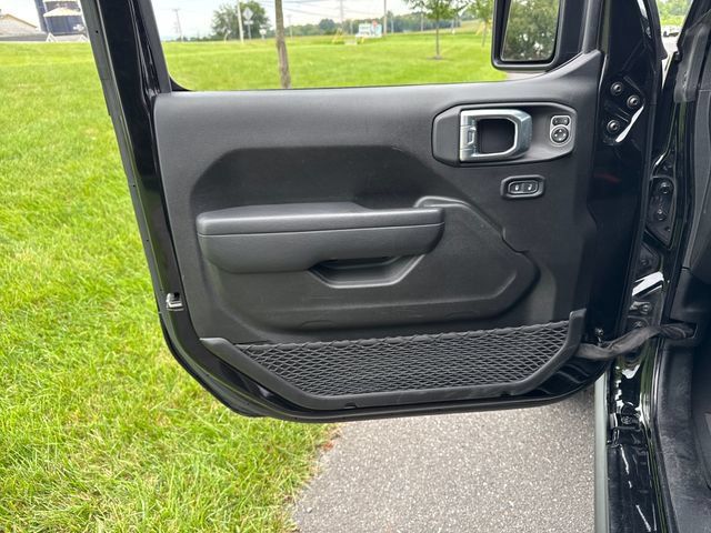 Used 2025 Jeep Wrangler Unlimited Rubicon AWD/4WD image 26