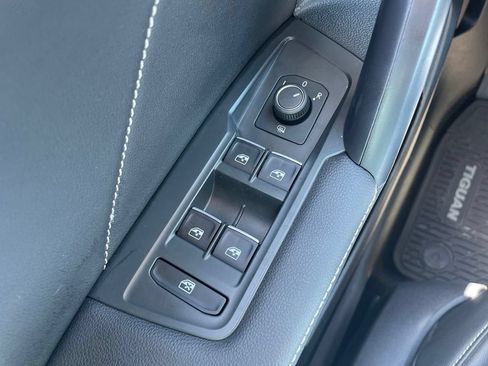 Used 2024 Volkswagen Tiguan SE w/ Panoramic Sunroof Package AWD/4WD image 25
