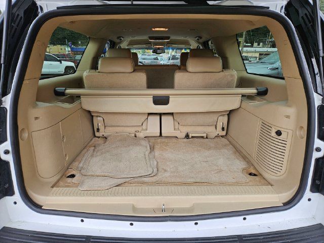 Used 2007 GMC Yukon XL SLT w/ SLT Preferred Equipment Group AWD/4WD image 16
