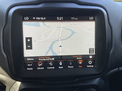Used 2020 Jeep Renegade Latitude w/ UConnect 8.4 Nav Group AWD/4WD image 16