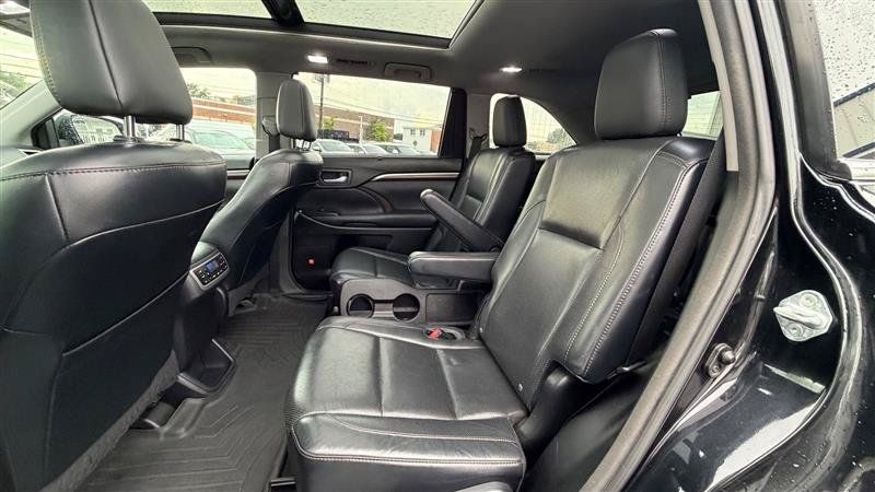 Used 2015 Toyota Highlander Limited Platinum AWD/4WD image 43