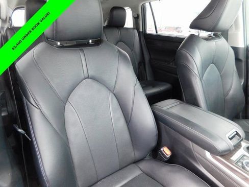 Used 2023 Toyota Highlander Limited image 21
