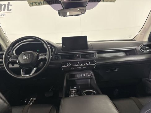 Used 2024 Honda Pilot Touring image 23