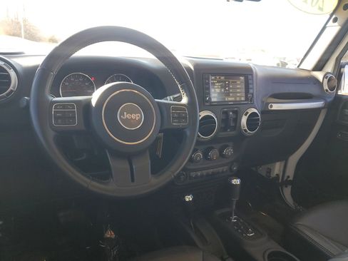 Used 2015 Jeep Wrangler Unlimited Sahara w/ Connectivity Group AWD/4WD image 19