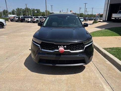 Used 2023 Kia Sorento LX FWD image 2