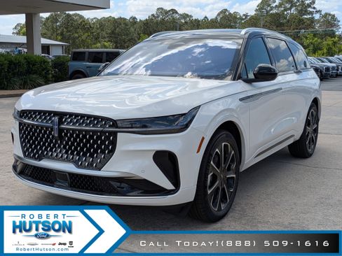 New 2026 Lincoln Nautilus Reserve image 2