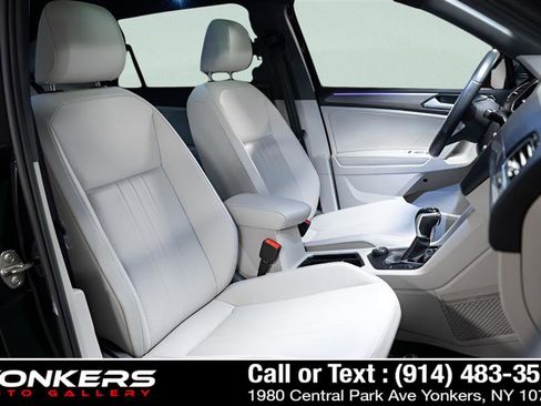 Used 2022 Volkswagen Tiguan SE R-Line image 39