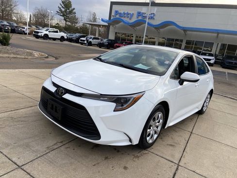 Used 2024 Toyota Corolla LE image 4