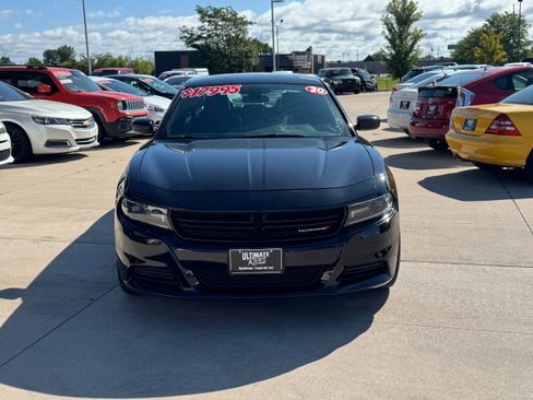 Used 2020 Dodge Charger SXT w/ Leather Interior Group image 4