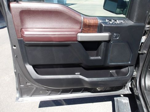 Used 2016 Ford F150 Platinum w/ Equipment Group 701A Luxury image 12