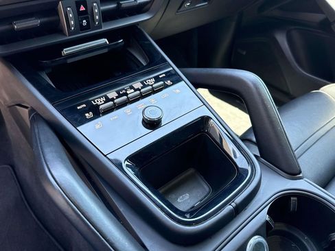 Certified 2024 Porsche Cayenne Coupe AWD/4WD image 27
