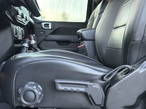 Used 2019 Jeep Wrangler Unlimited Sahara AWD/4WD image 21