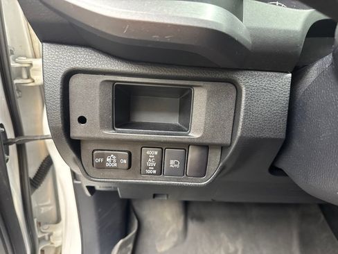 Used 2018 Toyota Tacoma TRD Off-Road w/ Technology Package AWD/4WD image 22