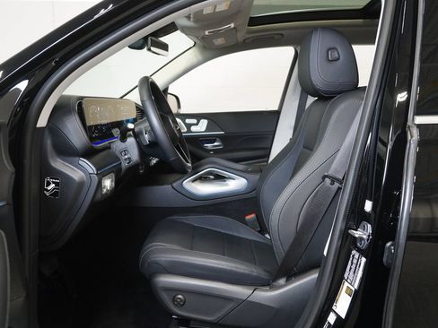 Used 2026 Mercedes-Benz GLS 450 4MATIC image 11
