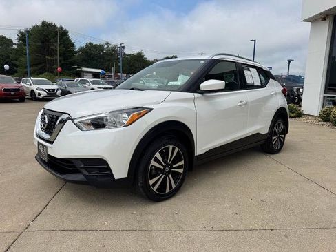 Used 2019 Nissan Kicks SV FWD image 3
