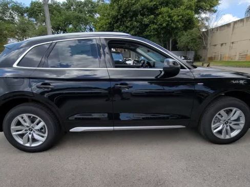 Used 2023 Audi Q5 2.0T Premium w/ Convenience Package image 2