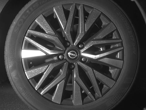 Used 2025 Nissan Altima 2.5 SV FWD image 13