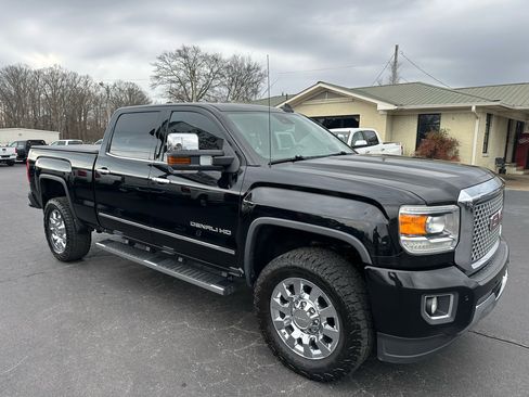 Used 2016 GMC Sierra 2500 Denali w/ Driver Alert Package image 3