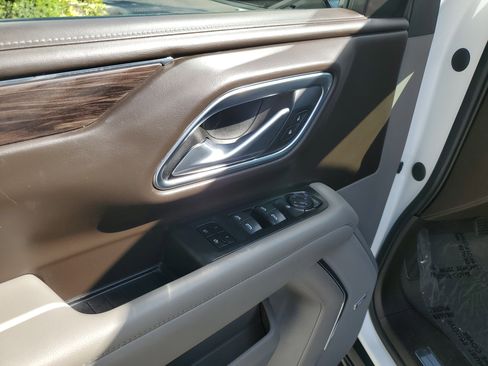 Used 2023 Chevrolet Suburban LT RWD image 20