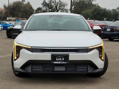 New 2025 Kia K4 LXS