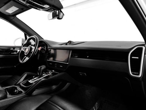 Used 2019 Porsche Cayenne S image 10