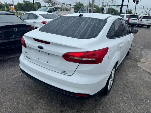 Used 2018 Ford Focus SE FWD image 7