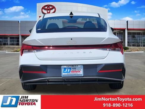 Used 2025 Hyundai Elantra SEL FWD image 6