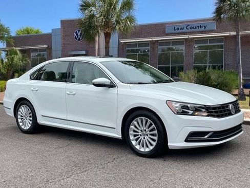 Used 2017 Volkswagen Passat 1.8T SE FWD image 1