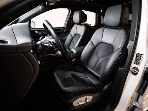 Certified 2021 Porsche Macan AWD/4WD image 5
