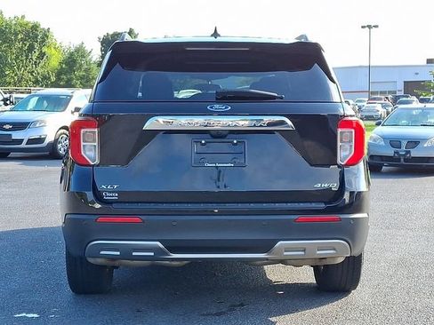 Used 2023 Ford Explorer XLT w/ Equipment Group 202A AWD/4WD image 8