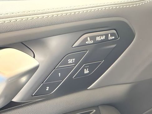 Used 2026 BMW X7 xDrive40i w/ M Sport Package image 19