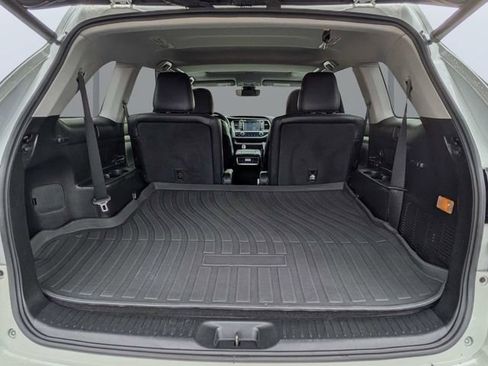 Used 2018 Toyota Highlander XLE FWD image 12