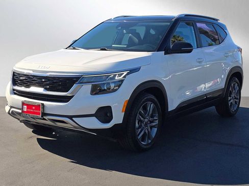 Used 2023 Kia Seltos S w/ Navigation Package image 7