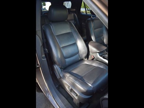 Used 2015 Ford Explorer XLT w/ Equipment Group 202A FWD image 34