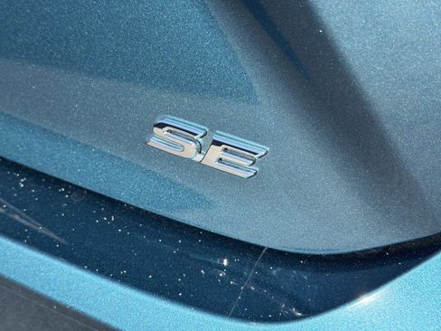 Used 2025 Toyota Camry SE image 10