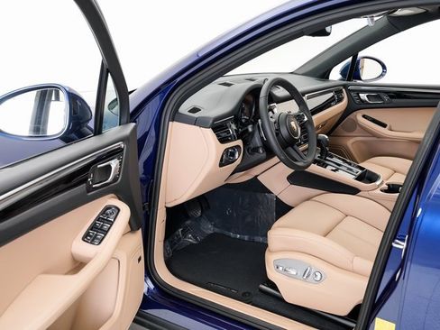 New 2025 Porsche Macan image 7