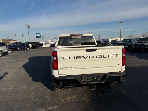 Used 2021 Chevrolet Silverado 1500 LT Trail Boss w/ Convenience Package II image 6