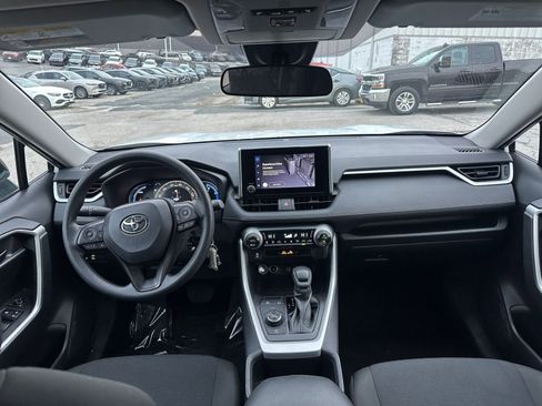 Used 2025 Toyota RAV4 LE image 32